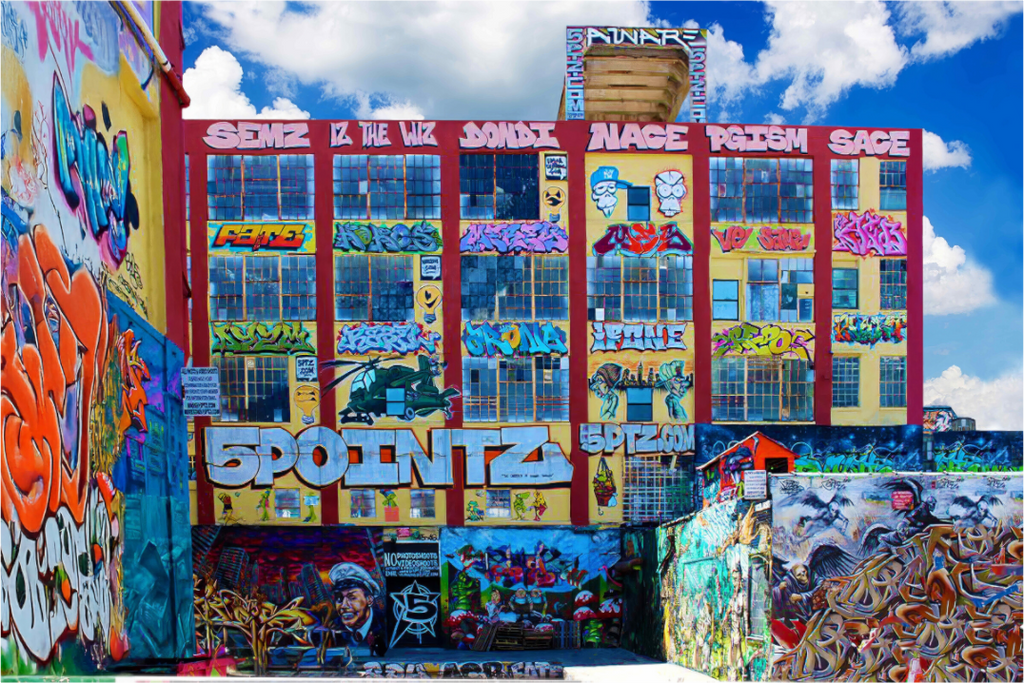 Main image Roberto Rabanne, Five Pointz, Queens 2002